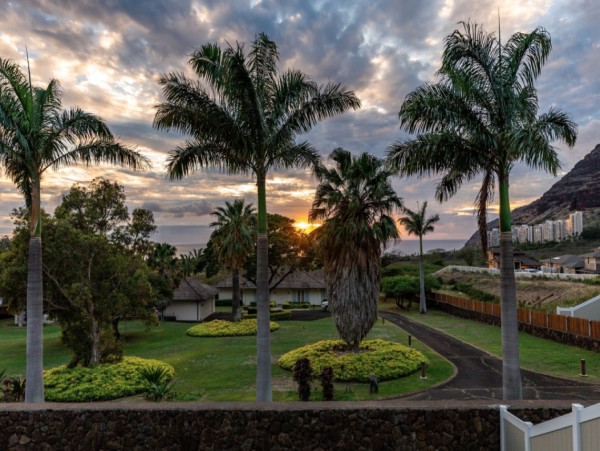 Luxury 4-Bedroom Retreat in Makaha Valley, Oahu - Your Perfect Getaway in Paradise